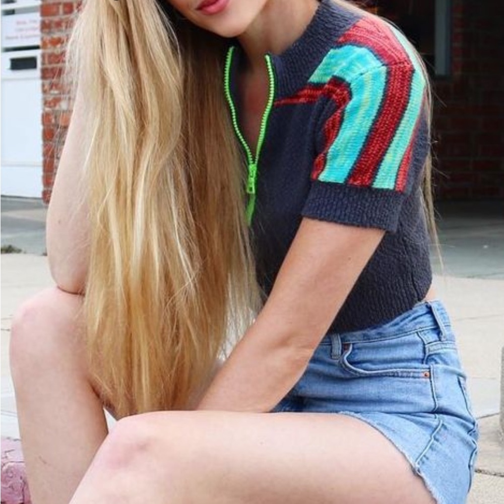 URBAN OUTFITTERS CROP TOP